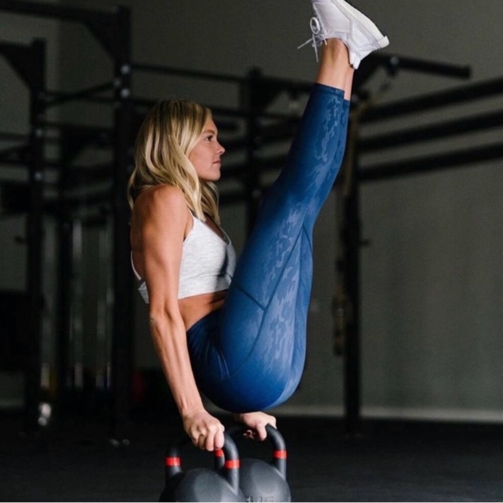 Zyia Blue Camo High Waisted Light n Tight Capri’s